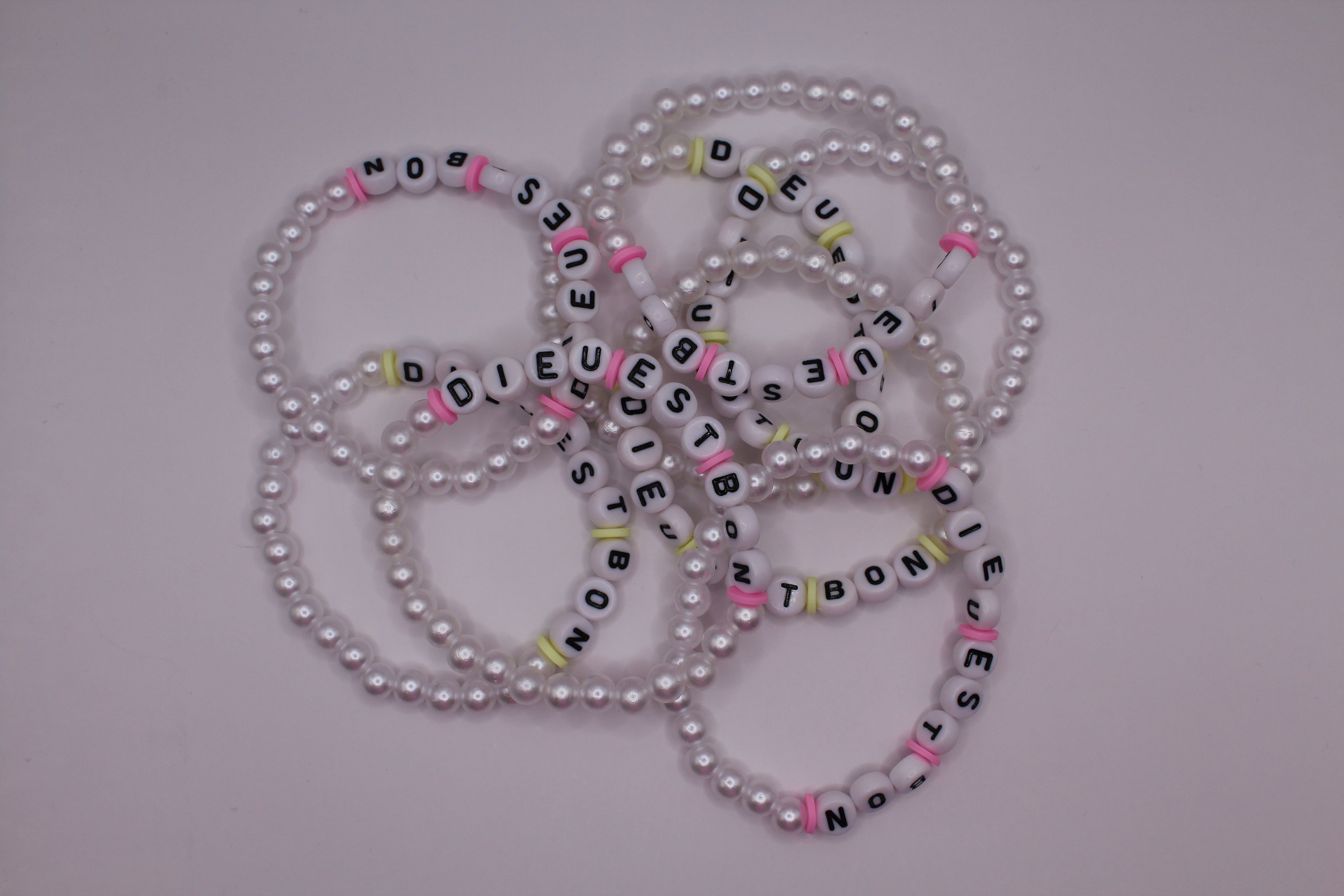 Dieu Est Bon Bracelets