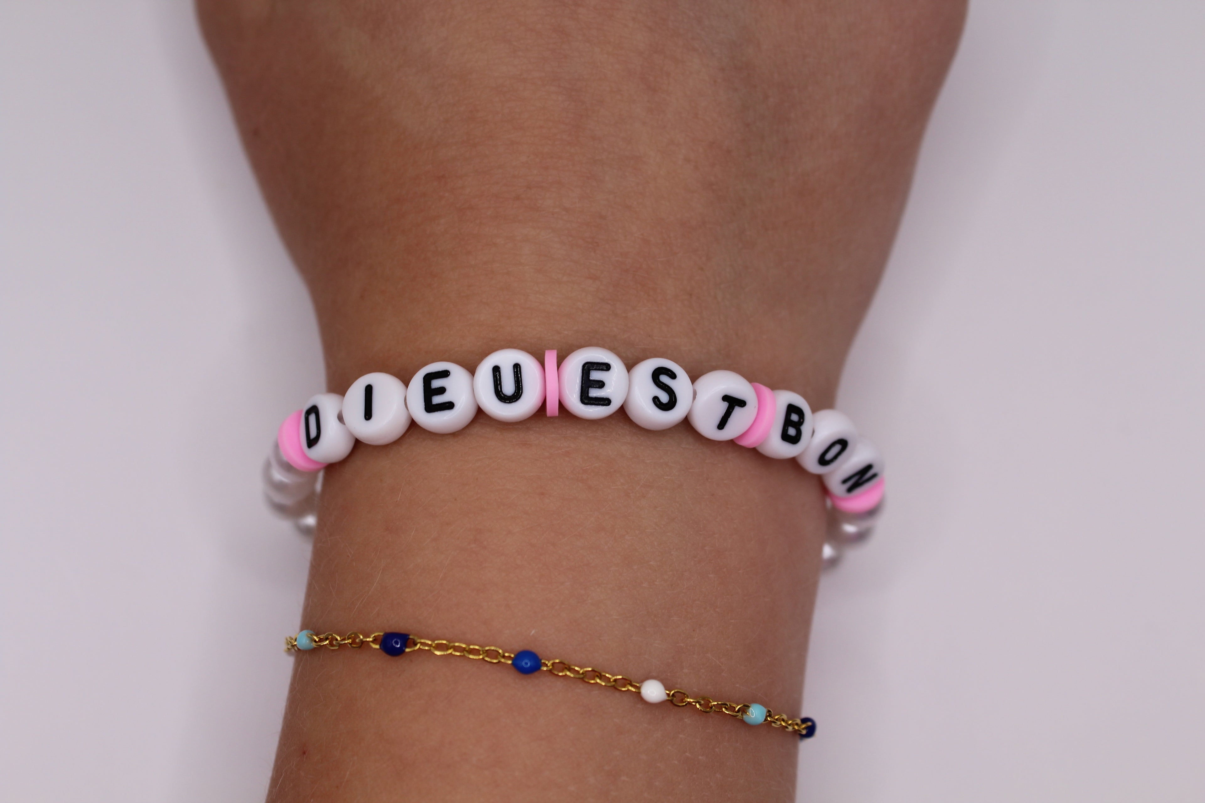 Dieu Est Bon Bracelets