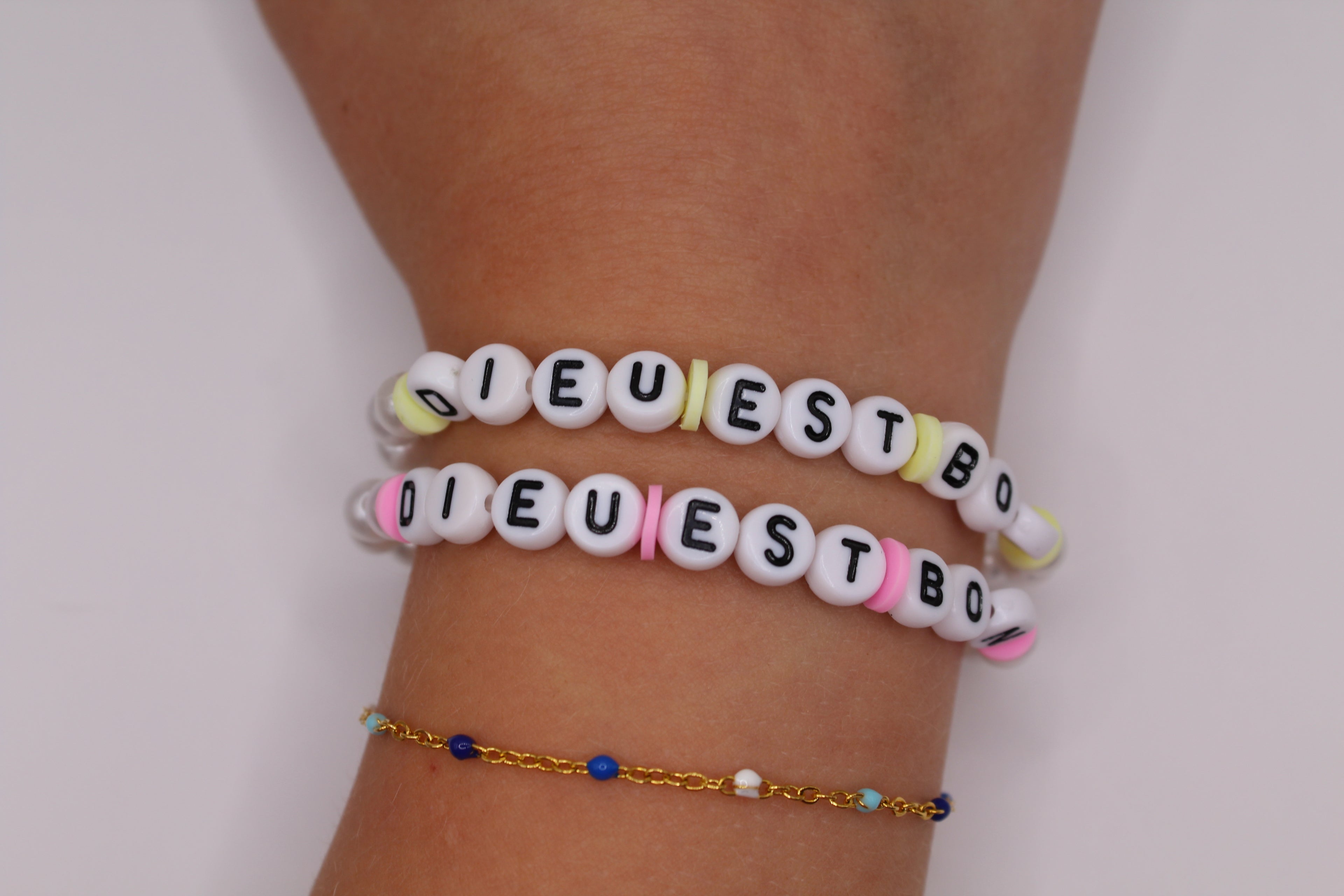 Dieu Est Bon Bracelets